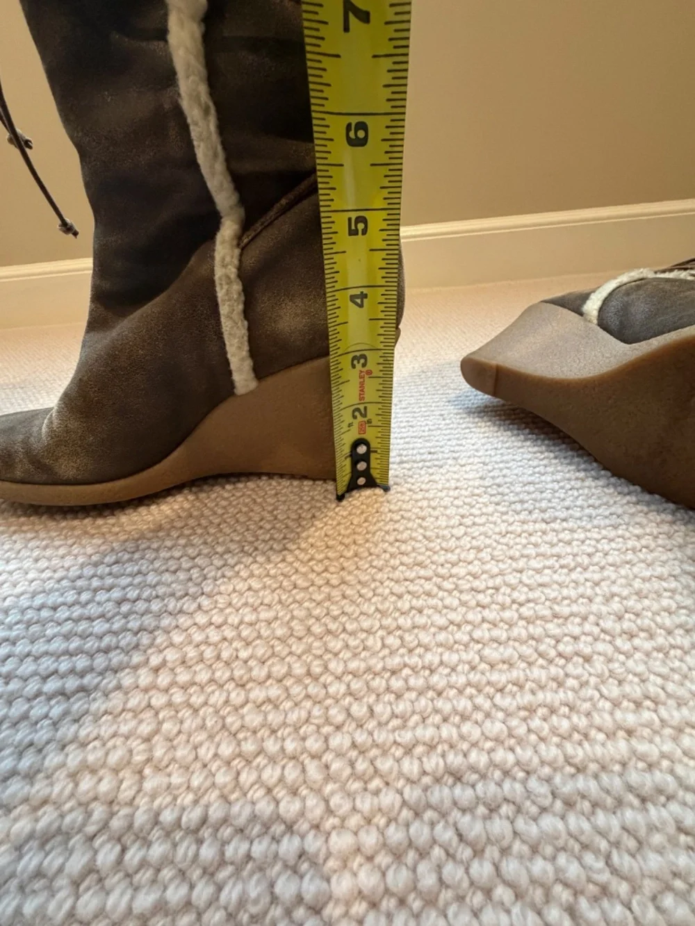 MICHAEL KORS Brown Distressed leather Sherpa Lined Wedge Boots Size 7.5